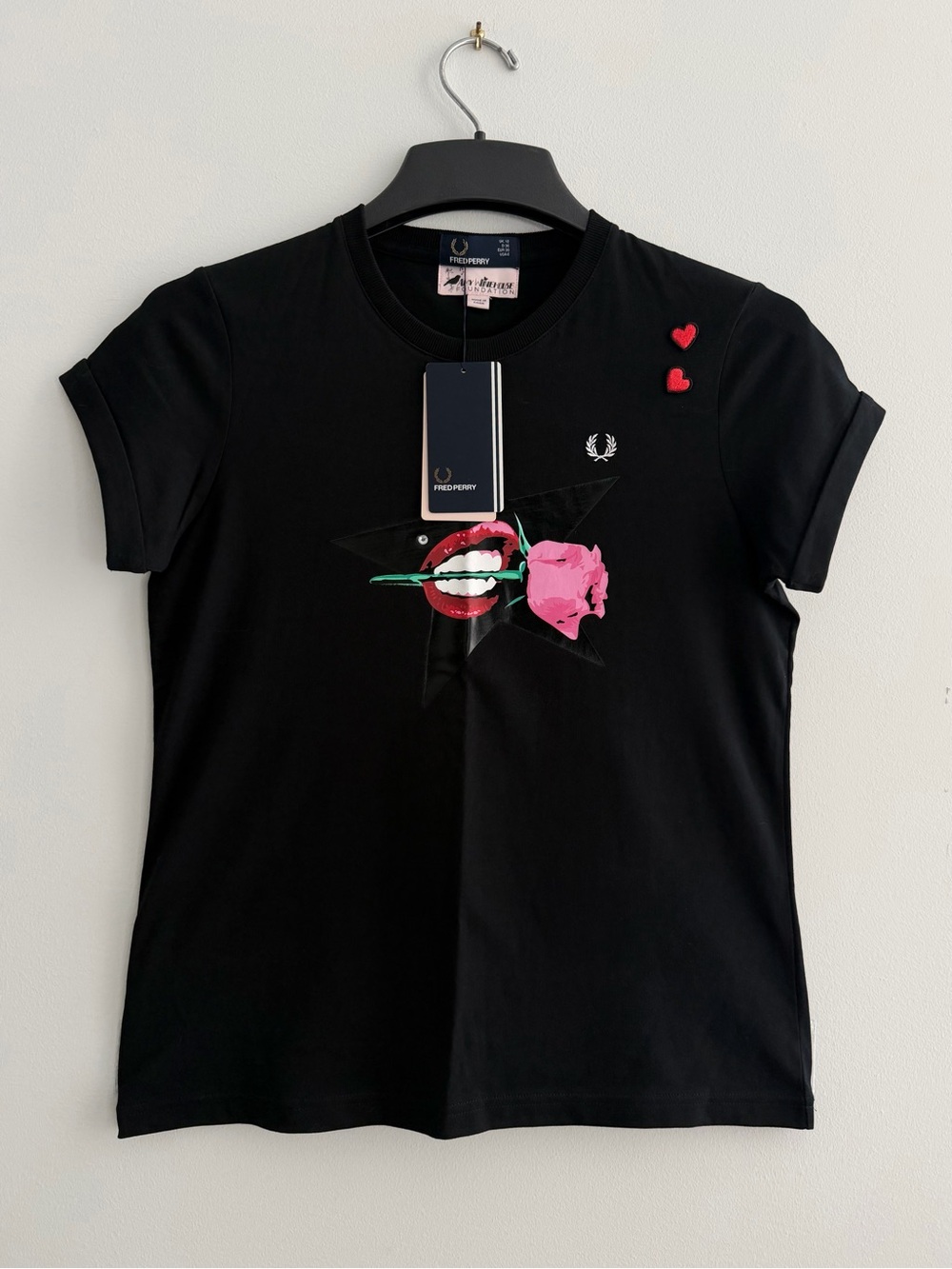 Fred Perry - Amy Winehouse - Black Graphic Cotton Crewneck Tee with Pink Rose